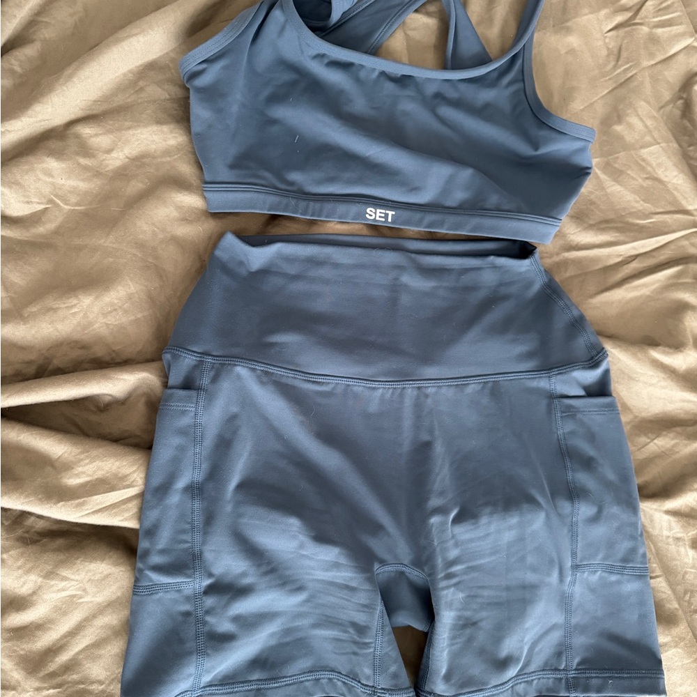 SET active Sports Bra and Shorts Set